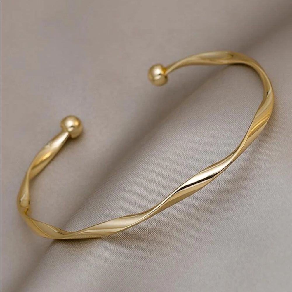 7/$30 TWISTED GOLD CUFF - Picture 2 of 5